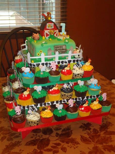 Ver más ideas sobre fuentes de la fiesta, cumpleaños, fiestas de cumpleaños de sandía. Barnyard Cupcake Tier with Barnyard Cake up Top | Barnyard ...