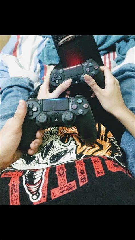 Gamers ️ Biberaldo Gamer Couple Cute Couples Cuddling Gamer Boyfriend