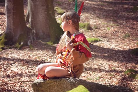 無料画像 自然 森林 女の子 遊びます 花 春 座っている 秋 シーズン 幼児 でる インディアン インド人 人間の位置 6000x4000 882563