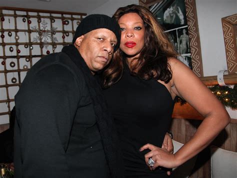 This is a crazy situation, wendy is in a halfway house fighting for her sobriety, a source told page six. Wendy Williams Files For Divorce From Husband Kevin Hunter ...