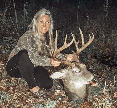 Kershaw County Huntress Kills Trophy 12 Point Buck Carolina Sportsman