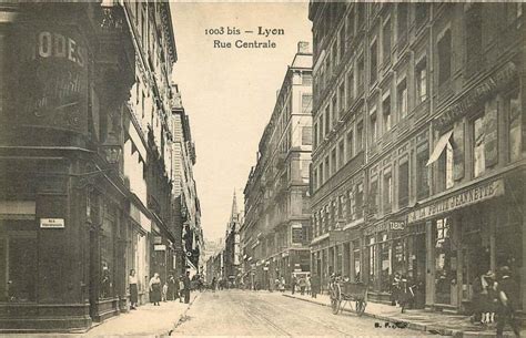 Lyon LYON LA RUE CENTRALE Carte Postale Ancienne Et Vue D Hier Et Aujourd Hui Geneanet
