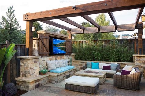 How To Create An Entertaining Outdoor Movie Night