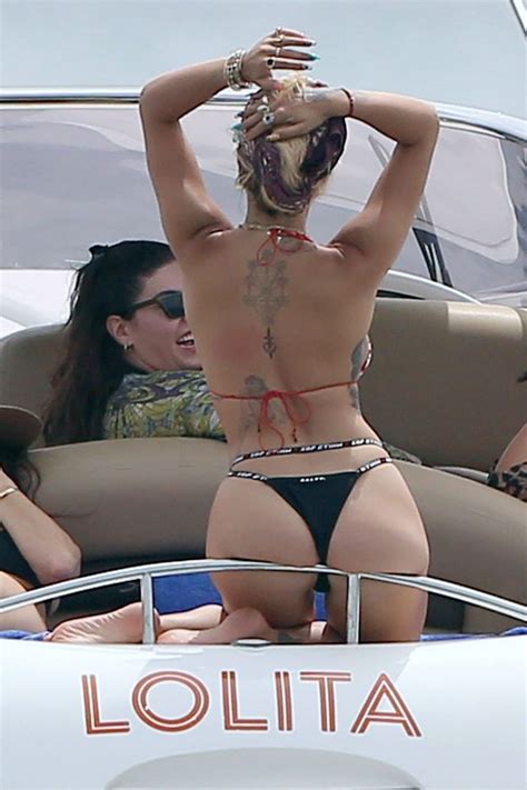 Rita Ora Nude Boobs On A Yacht With Romain Gavras 10 Photos And  Videos The Fappening