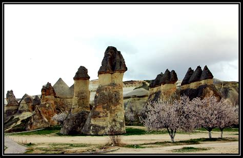 Cappadocia is a historical region in central anatolia, largely in the nevşehir, kayseri, kırşehir, aksaray, malatya, sivas and niğde provinces in turkey. ..Im Liebestal in Kappadokien Foto & Bild | europe, asian ...