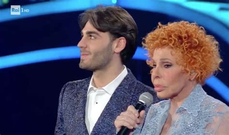 Ornella vanoni, ospite di skianto, canta la voce del silenzio. rimpianto senza fine - ornella vanoni:ho sbagliato a ...