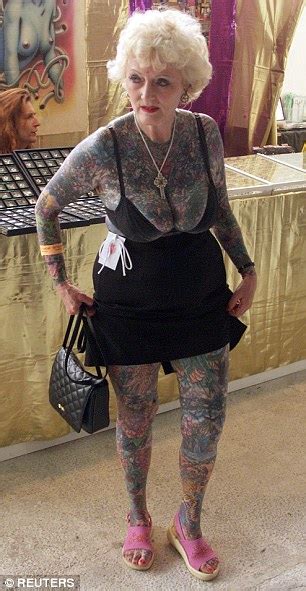 Worlds Most Tattooed Pensioner Isobel Varley Dies Aged 77 Daily Mail