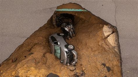 Massive Sinkhole Swallows 2 Cars In Los Angeles Nbc 7 San Diego