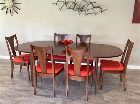 Broyhill Dining Room Table And Chairs