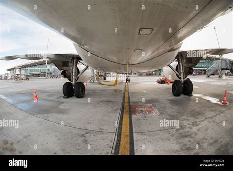 Airbus A320 Landing Gear Stockfotos Und Bilder Kaufen Alamy