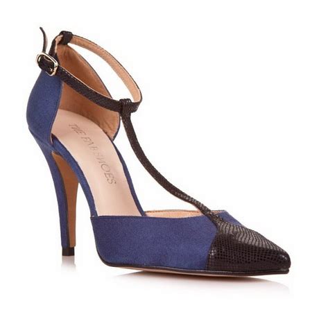 Talon kitty heel de 5 cm de hauteur. Escarpin bleu marine