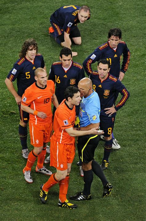 España había sacado el balón al lateral y holanda no lo regresó. El Mundial 2010: España - Holanda : Las mejores imágenes de la final del Mundial