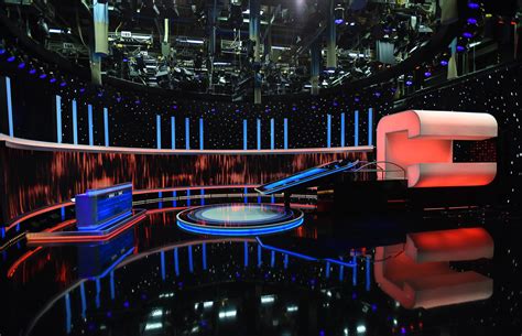 Livestream starten vier kandidaten müssen in einzelrunden eine minute lang. «Gefragt - Gejagt»-Moderator Alexander Bommes: „Schnell ...