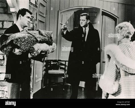 Los Actores Americanos Rock Hudson Tony Randall Y La Actriz Doris Day