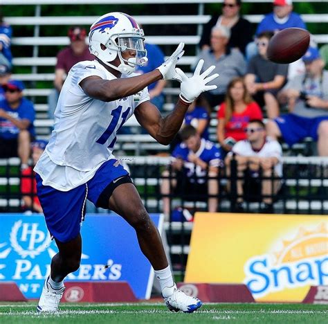 Man Of Character Buffalo Bills Rookie Zay Jones Plays For Those Who Believe In Him