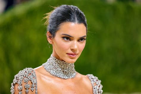 kendall jenners talks about her insecurities hollywire