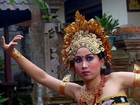 Bali Indonesia Traditional Dance 5 Glimpses