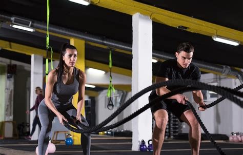 Premium Photo Young Fit Sports Couple Working Out In Functional
