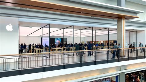 Grand Opening Toronto Adds Second Apple Store With Latest Design 9to5mac