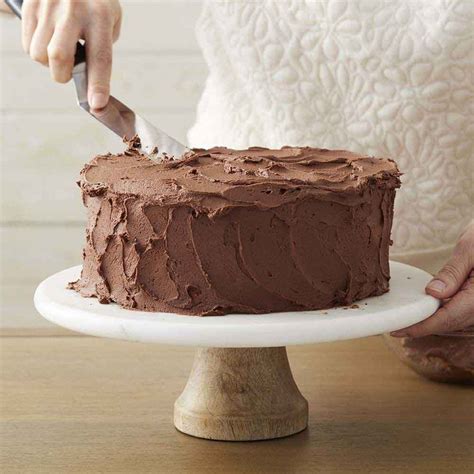 Made with chocolate chips & cocoa powder, this chocolate buttercream frosting is a classic that can be used in so many ways. 11 Holiday Buttercream Frosting Recipes | Wilton