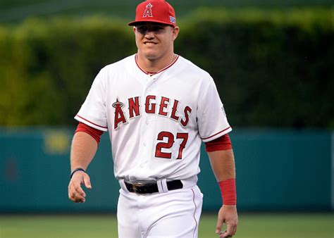 Looks Like Mlb Star Mike Trout Is Spending His Offseason Honing His