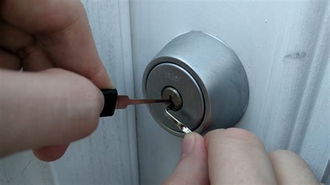 How to pick a door lock with a screwdriver. Learning To Pick Locks Taught Me How Crappy Door Locks Really Are
