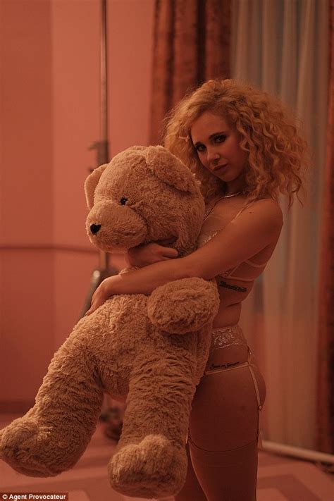 Juno Temple Transforms Into Smoudering Vixen In Agent Provocateur Campaign Daily Mail Online
