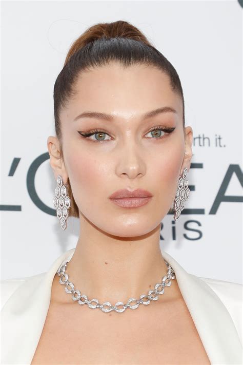 Сестры белла и джиджи хадид — пожалуй, лучшее. Bella Hadid's Best Makeup and Hair Looks | Teen Vogue