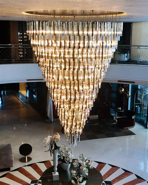 Top 5 Striking Chandeliers For Hotel Lobby