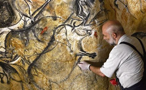 +33.(0)4.75.94.39.40 • politique environnementale • réalisation : Grotte Chauvet. La plus grande réplique de grotte ornée au ...