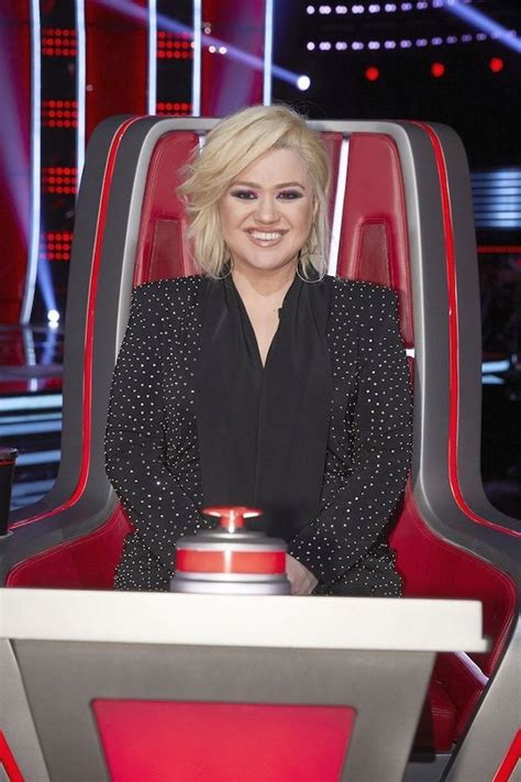 Kelly Clarkson Debuted A Dramatic New Bob Haircut And The Other Voice Coaches Are Shaking In