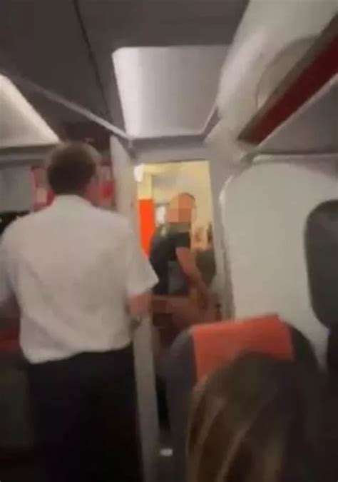 Police Called To Plane After Couple Caught Having Sex In Toilet