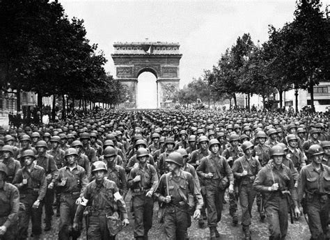 World War Ii In Pictures Liberation Of Paris August 1944