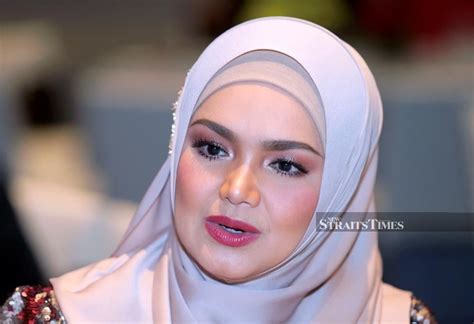 showbiz siti pays poetic tribute to dr m new straits times malaysia general business