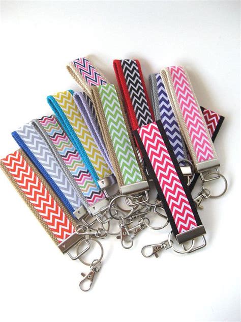 Inexpensive and easy gift ideas to give friends for birthday or any occasion. 30 KEY FOBS Bulk Gift Idea - Employee Appreciation Gift ...
