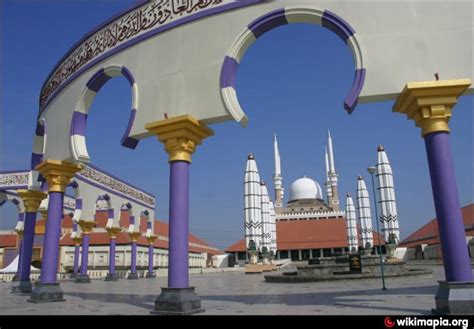 Masjid Agung Jawa Tengah Semarang Dengan Arsitektur Yang Megah The