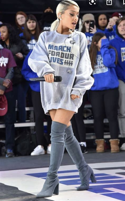 Ariana Grande Outfits Oversized Tee Outfit Hoodie Dress Outfit