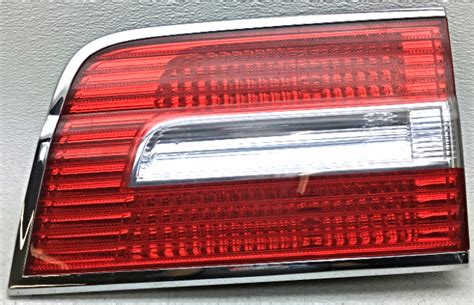 OEM Lincoln Navigator Right Passenger Side Gate Mounted Tail Lamp Lens Cracked Alpha Automotive