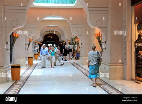 H Atlantis Shopping Mall Hi Res Stock Photography And Images Alamy