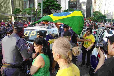 comemorar golpe de 64 é provocação surreal dizem manifestantes em brasília 31 03 2019 uol