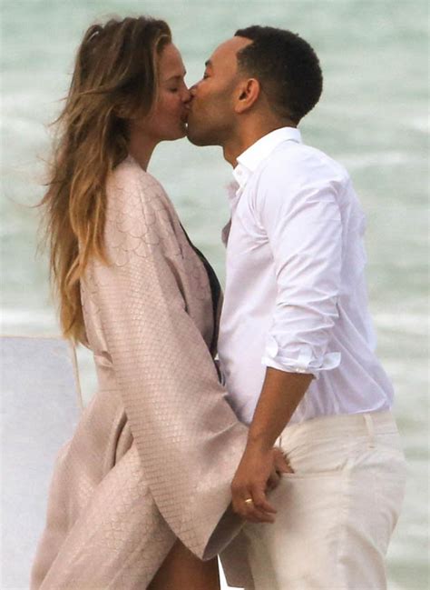 Chrissy Teigen Naked Shoot John Legend S Wife Goes Full Frontal In The Sea Daily Star