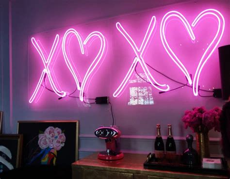 Night and neon signs are always the most matching combination. 20 Cool Neon Signs For Your Home