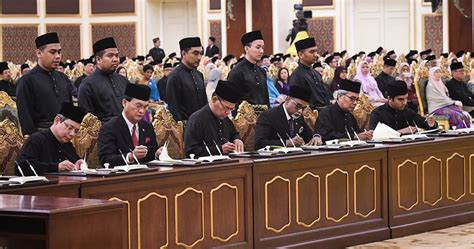 Berikut adalah senarai menteri kabinet malaysia baharu tahun 2018. TERKINI: Senarai Lengkap 13 Menteri, 23 Timbalan Menteri ...