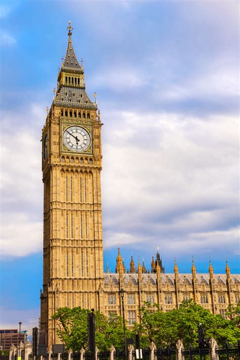 Algunas parecen insólitas y otras un poco. Big ben clock tower, em londres, inglaterra | Foto Premium