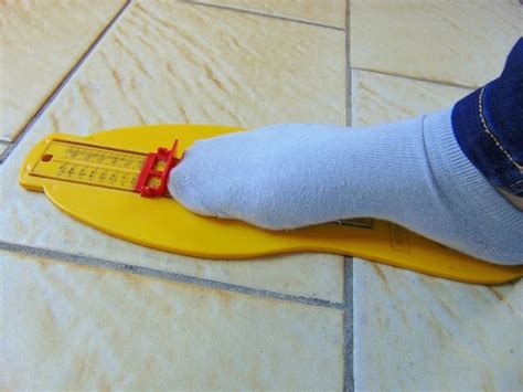 If your short they will probably be small.if you're tall your feet might be big.and also if you're fat your feet will be big. When Do Your Feet Stop Growing? (The Answer Might Just ...