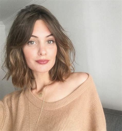 Any curtain bang is suitable for an oval face shape. Pin by Olivia Sevits on Fashion & Beauty in 2020 (With ...