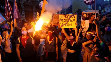 Protestas contra la salida de Turquía del convenio contra la violencia