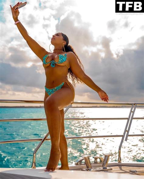 Ashanti Stuns In A Bikini 2 Photos Video Thefappening