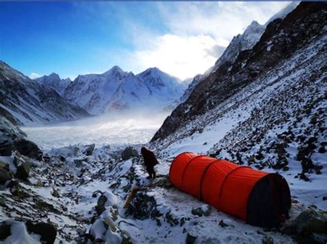Ma non è finita, ora bisogna scendere: Invernale sul K2: tempo buono, il primo gruppo russo è ...