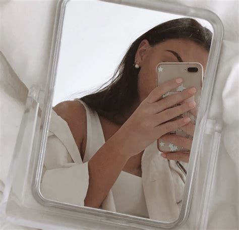 The Secret To Taking The Perfect Mirror Selfie — Every Little Thread